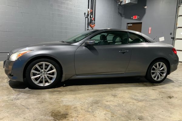 2011 INFINITI G 