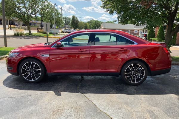 2018 Ford Taurus 