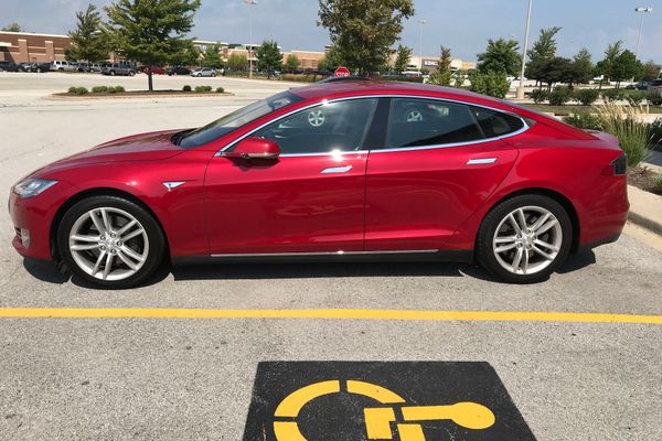 2015 Tesla Model S 