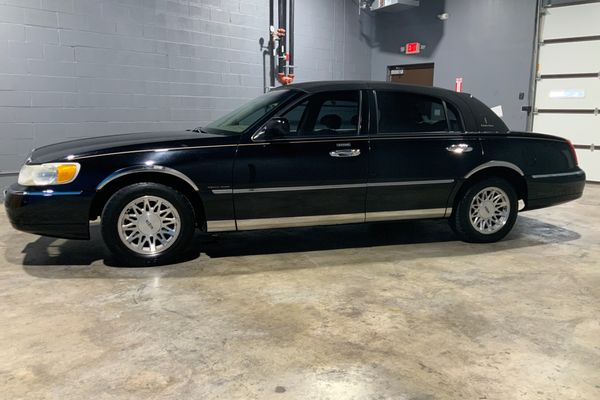 2001 Lincoln Town Car 