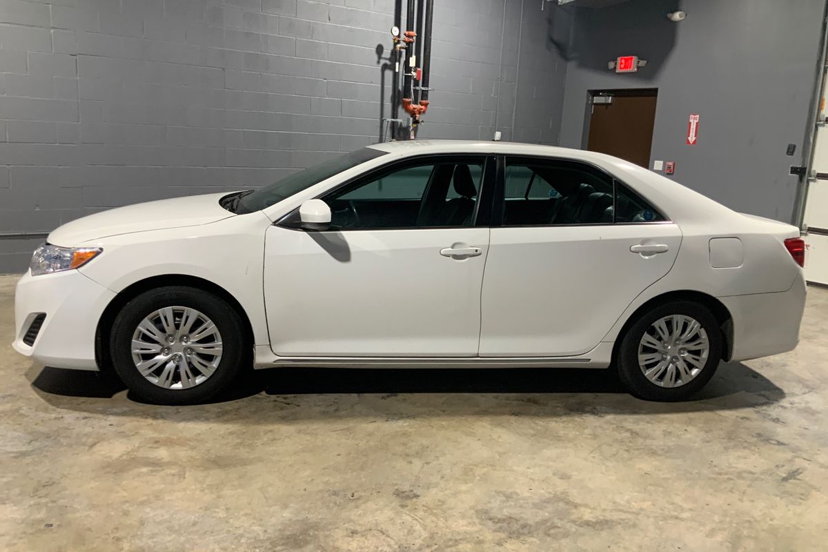 2014 Toyota Camry Hybrid LE Sedan 4D for Sale (78,683 miles) Swap Motors