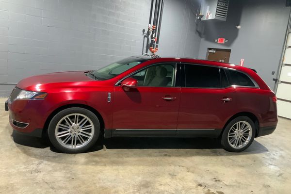 2013 Lincoln MKT 