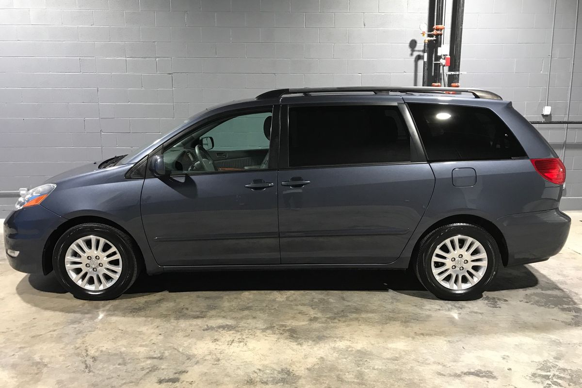 2009 Toyota Sienna XLE Minivan 4D for Sale (137,133 miles) | Swap Motors